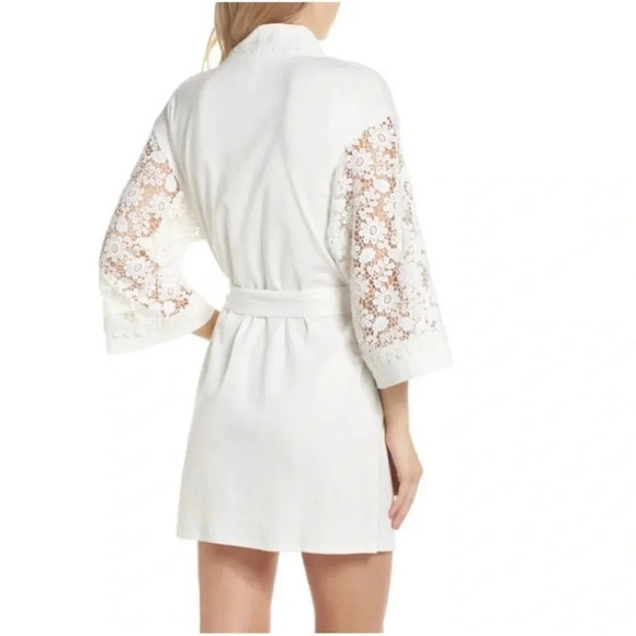 Flora Nikrooz Lana Robe Large Lace Sleeves - Picture 6 of 16